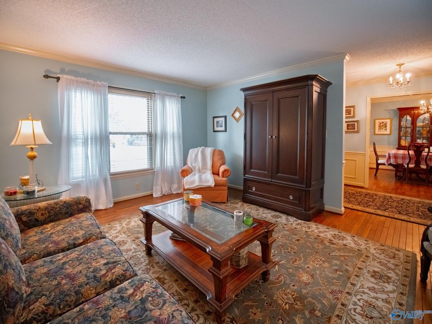 Welcome home to this beautifully renovated 4-bedroom residence - photo 5