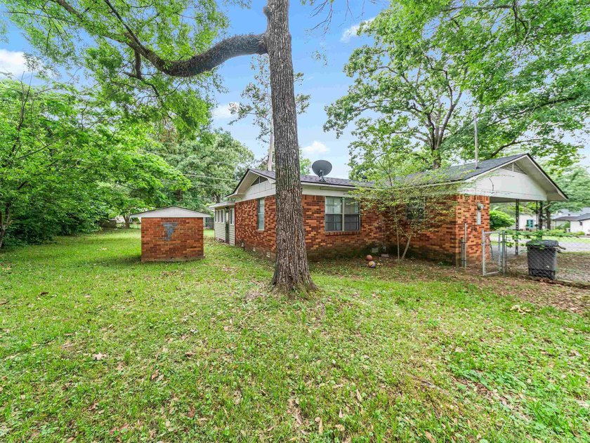 Nestled in a convenient Hot Springs location, this 3-bedroom, 1 - photo 5