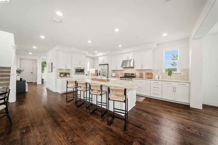 1502 Flagship Drive sits on a generous corner lot in Mare - photo 15