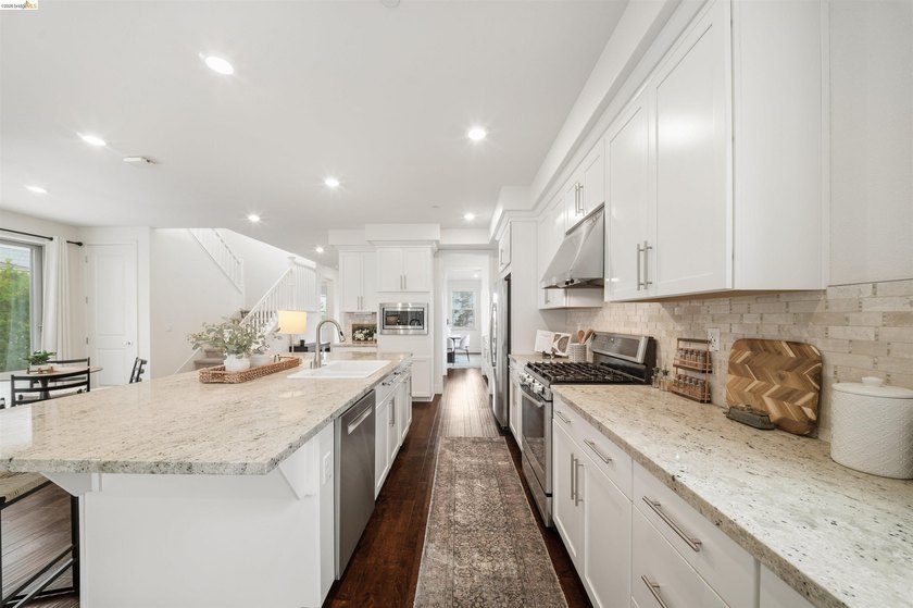 1502 Flagship Drive sits on a generous corner lot in Mare - photo 19