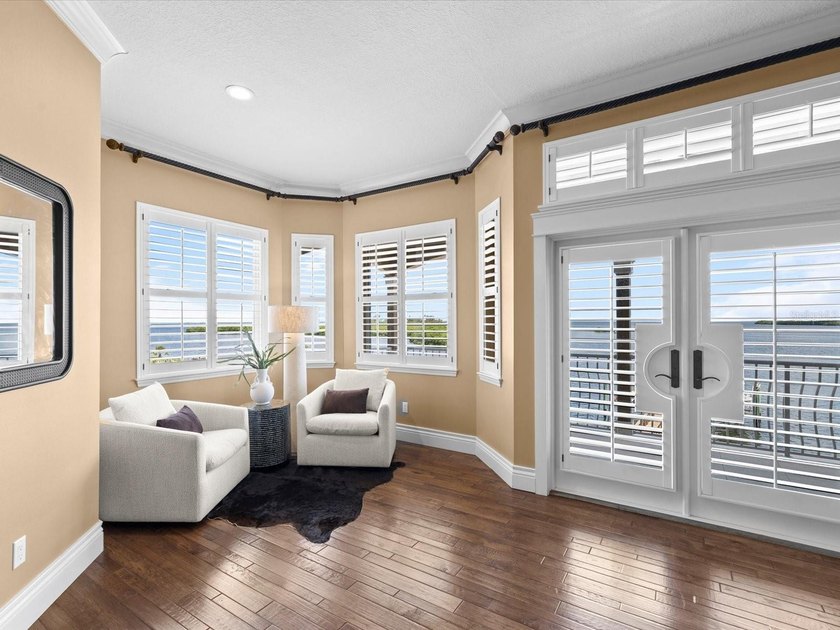 Welcome to an extraordinary waterfront estate in the prestigious - photo 21