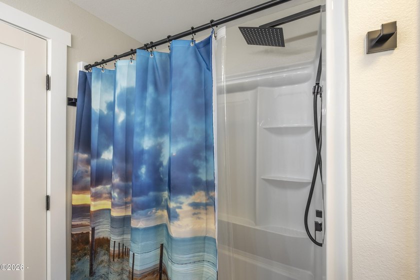A well-maintained 2-bedroom, 1-bathroom single-level home in - photo 25