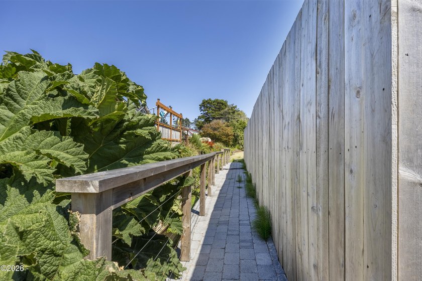 A well-maintained 2-bedroom, 1-bathroom single-level home in - photo 37