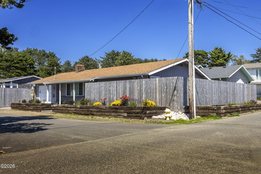 A well-maintained 2-bedroom, 1-bathroom single-level home in - photo 38