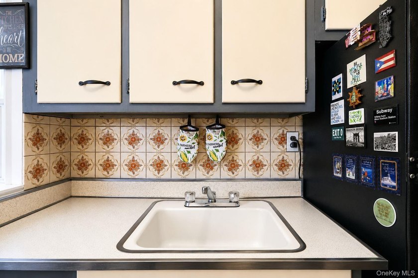 A rare chance to own in the heart of Flushing is here! This two - photo 9