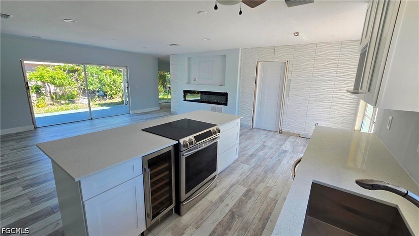 Welcome to the spectacular community of Marco Island. Just - photo 14