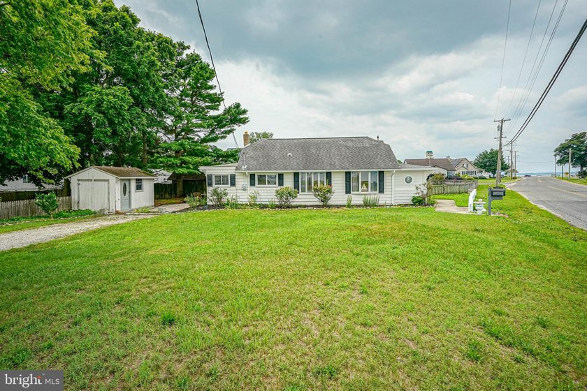 Welcome to this charming cottage just steps from the Delaware - photo 4