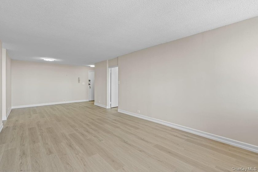 Brand new renovations in this 2 bedroom/ 2 bathroom in the - photo 11