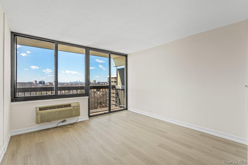 Brand new renovations in this 2 bedroom/ 2 bathroom in the - photo 14