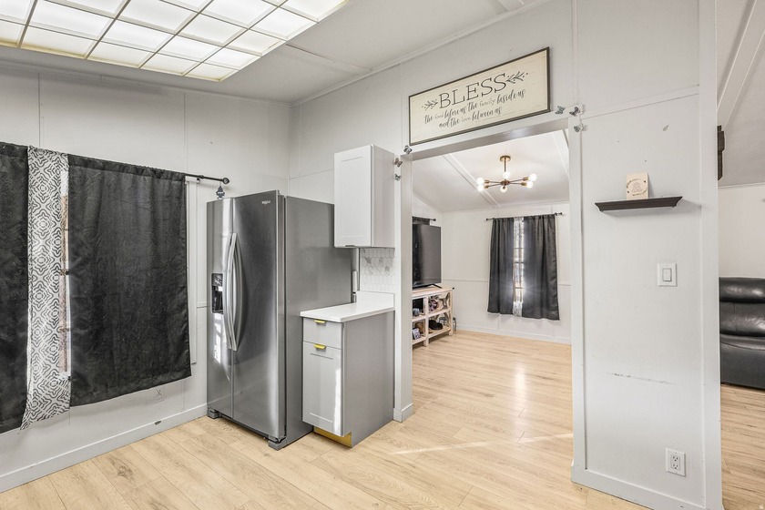 *** GORGEOUS RECENTLY REMODELED 3 BEDROOM / 2 BATH *** Open - photo 14