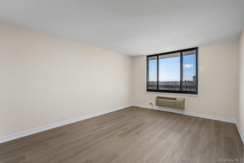 Brand new renovations in this 2 bedroom/ 2 bathroom in the - photo 17