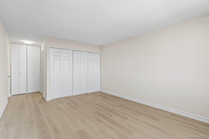 Brand new renovations in this 2 bedroom/ 2 bathroom in the - photo 19