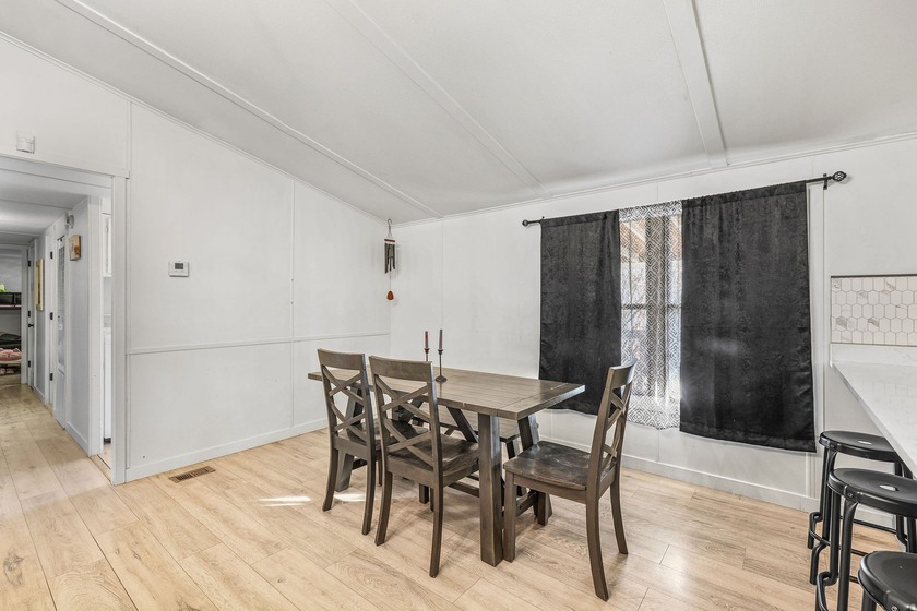 *** GORGEOUS RECENTLY REMODELED 3 BEDROOM / 2 BATH *** Open - photo 19