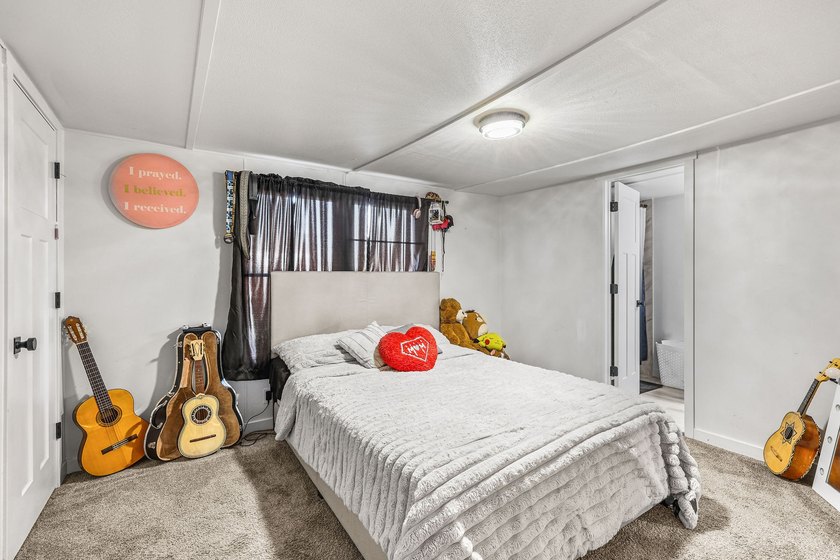 *** GORGEOUS RECENTLY REMODELED 3 BEDROOM / 2 BATH *** Open - photo 21