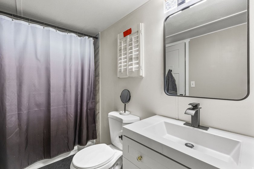 *** GORGEOUS RECENTLY REMODELED 3 BEDROOM / 2 BATH *** Open - photo 27
