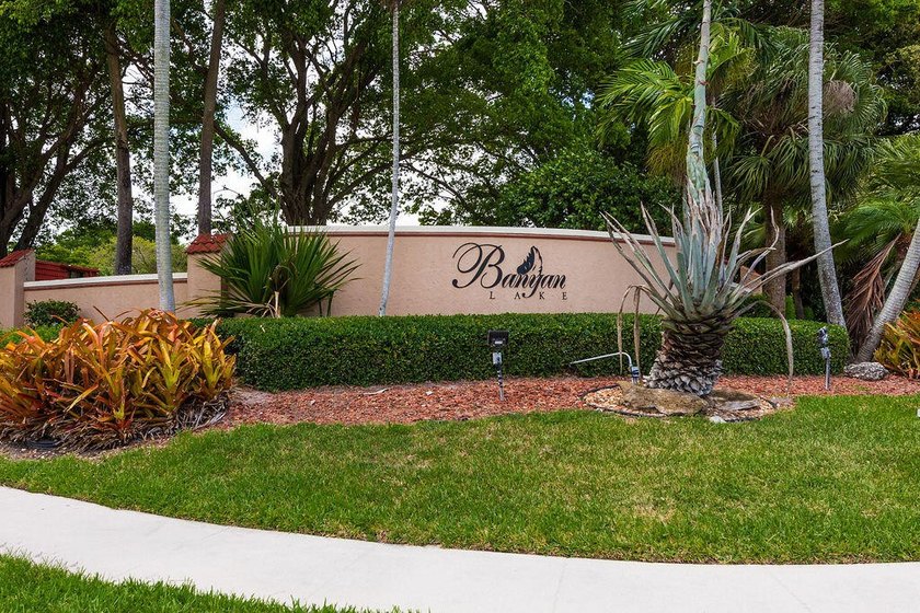 Modern, updated &amp; spacious 3BR/2.5 Bath corner townhome in one - photo 29