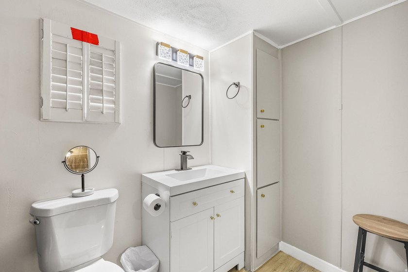 *** GORGEOUS RECENTLY REMODELED 3 BEDROOM / 2 BATH *** Open - photo 29