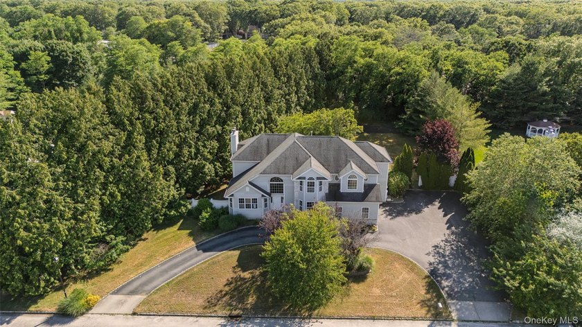 Spacious Post-Modern residence set on over a half-acre in the - photo 4