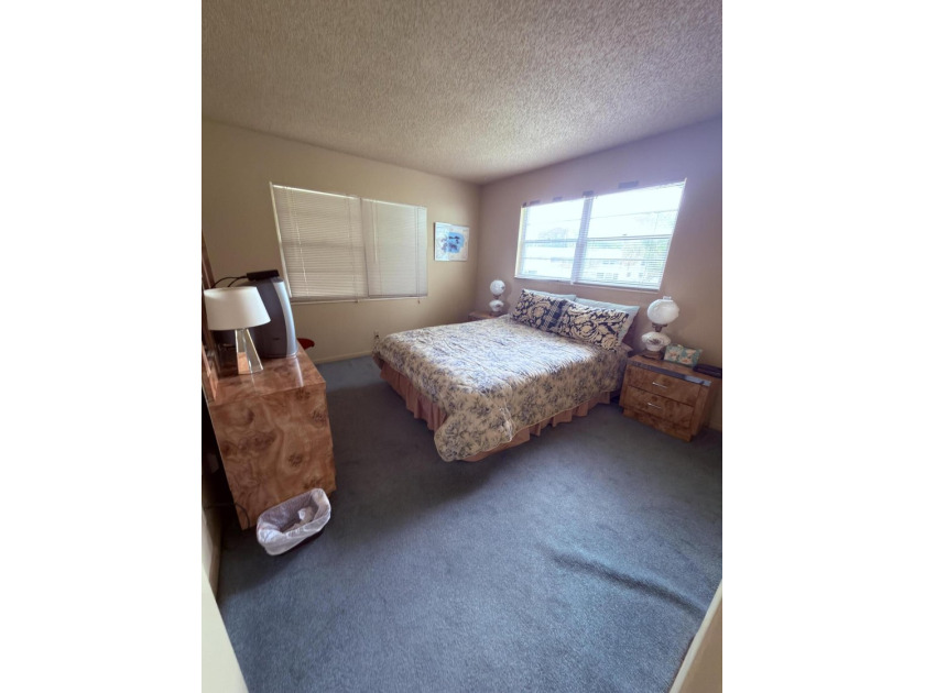 Enjoy relaxed, low-maintenance living in this charming 2nd floor - photo 4