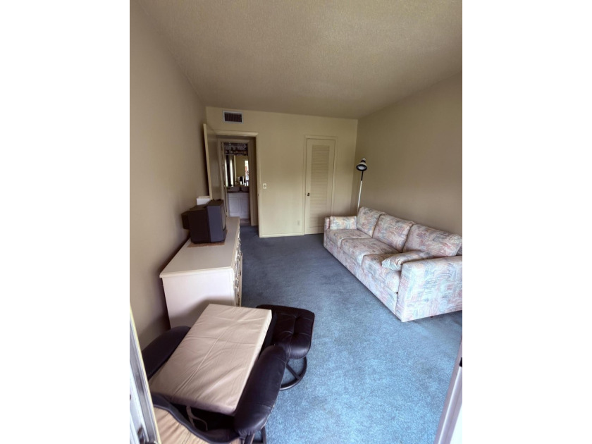 Enjoy relaxed, low-maintenance living in this charming 2nd floor - photo 8