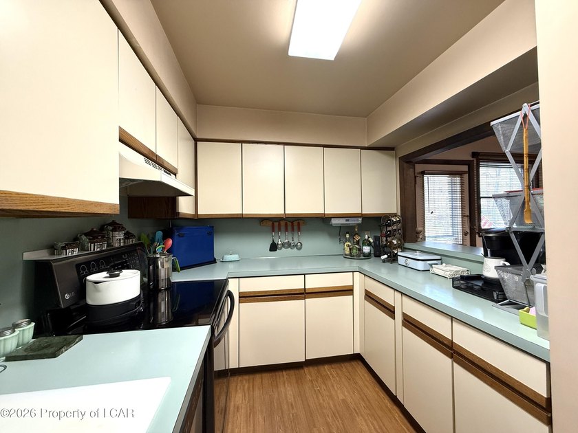 Awesome meticulously maintained 3 BR, 2 Bath Beech Mtn saltbox - photo 12