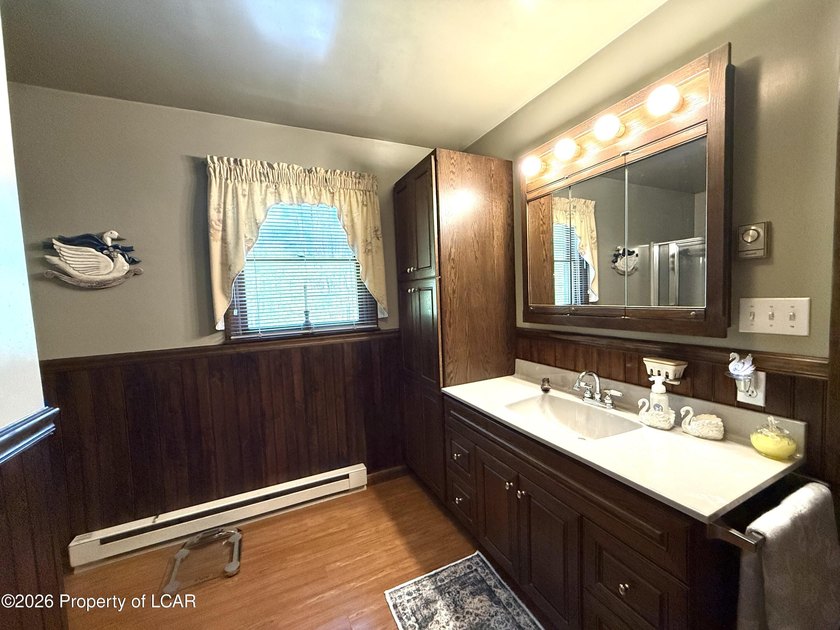 Awesome meticulously maintained 3 BR, 2 Bath Beech Mtn saltbox - photo 14