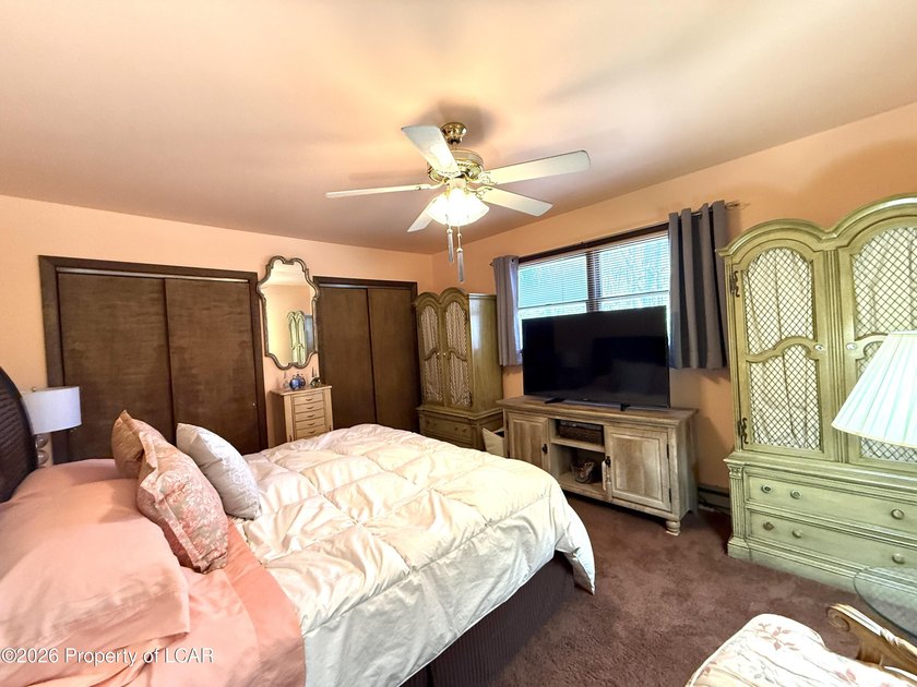 Awesome meticulously maintained 3 BR, 2 Bath Beech Mtn saltbox - photo 20