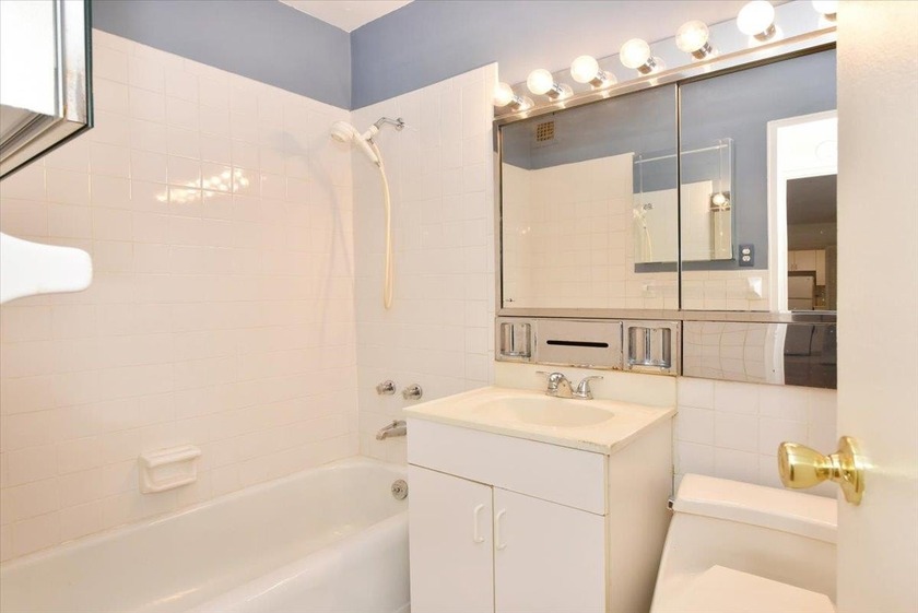Well appointed studio at approximately 700 square feet includes - photo 22