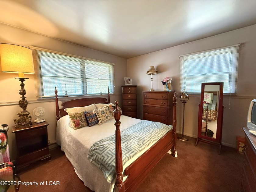 Awesome meticulously maintained 3 BR, 2 Bath Beech Mtn saltbox - photo 23