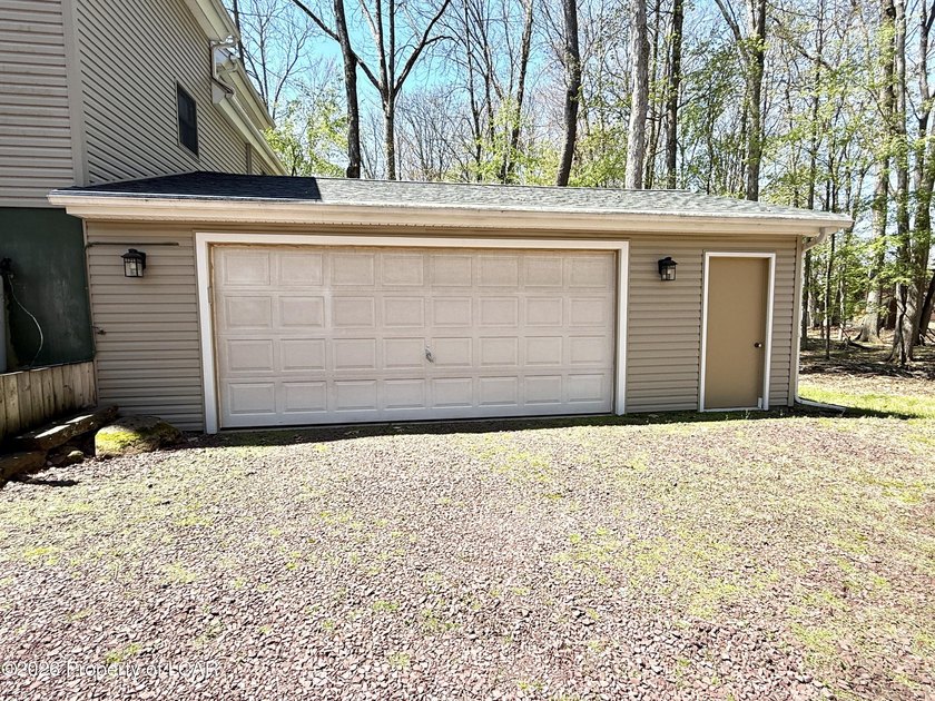 Awesome meticulously maintained 3 BR, 2 Bath Beech Mtn saltbox - photo 32