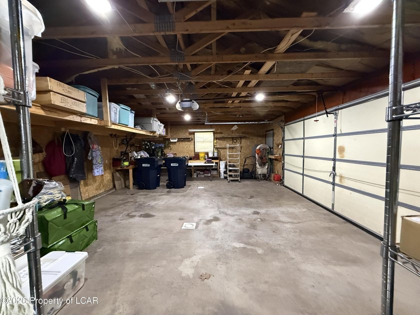 Awesome meticulously maintained 3 BR, 2 Bath Beech Mtn saltbox - photo 33