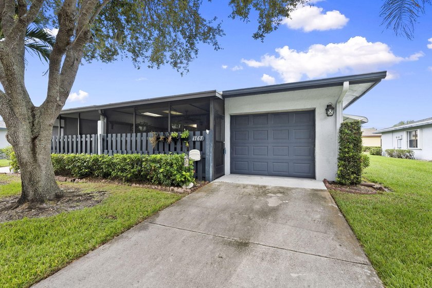 Welcome to easy Florida living in this charming condo located in - photo 2