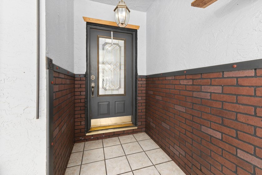 Welcome to easy Florida living in this charming condo located in - photo 5