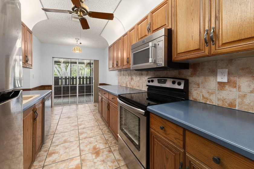 Welcome to easy Florida living in this charming condo located in - photo 10