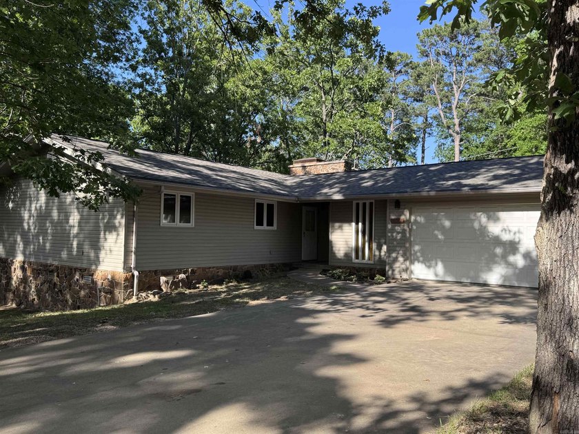 Wonderful 4BR/2BA home in a great neighborhood with a partial - photo 2