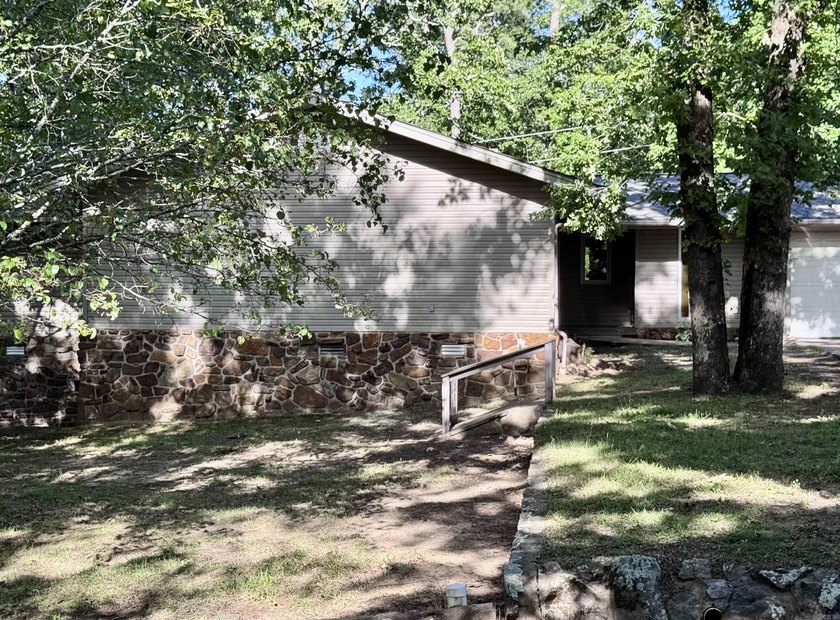 Wonderful 4BR/2BA home in a great neighborhood with a partial - photo 4