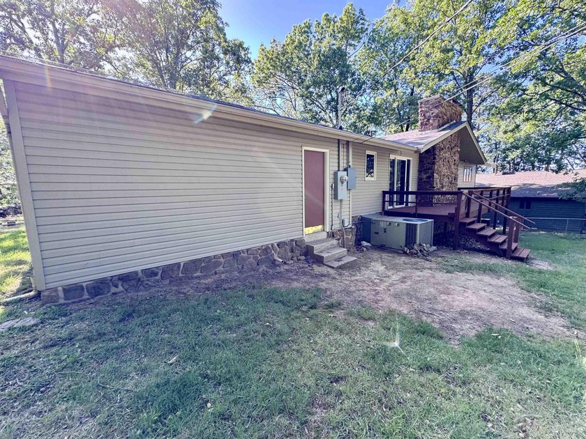Wonderful 4BR/2BA home in a great neighborhood with a partial - photo 6