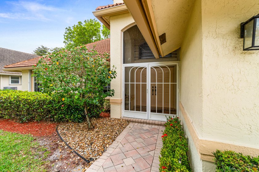 Welcome to easy, elegant living in the highly sought-after 55+ - photo 2
