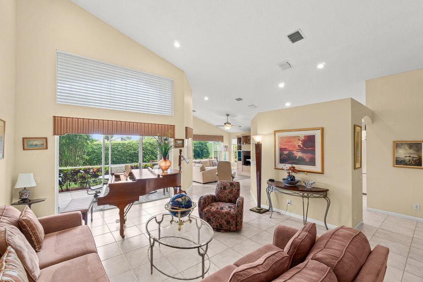 Welcome to easy, elegant living in the highly sought-after 55+ - photo 3