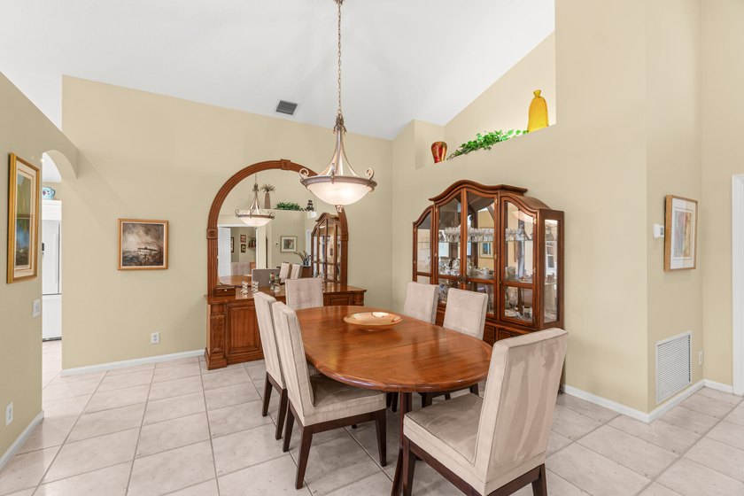 Welcome to easy, elegant living in the highly sought-after 55+ - photo 5