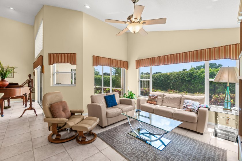Welcome to easy, elegant living in the highly sought-after 55+ - photo 9