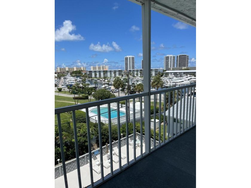 Gorgeous Marina and Coastal Views! 2 Bedroom and 1/2 (1/2 can be - photo 23
