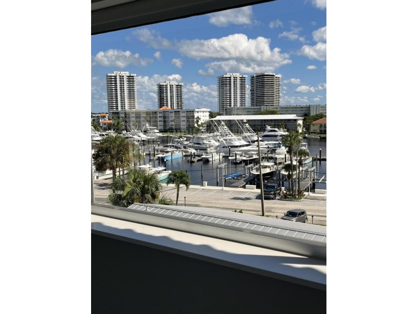 Gorgeous Marina and Coastal Views! 2 Bedroom and 1/2 (1/2 can be - photo 30