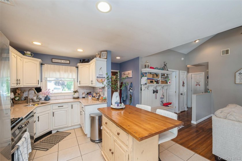 Turnkey 3-bedroom, 2-bathroom ranch-style home with 1-car garage - photo 6