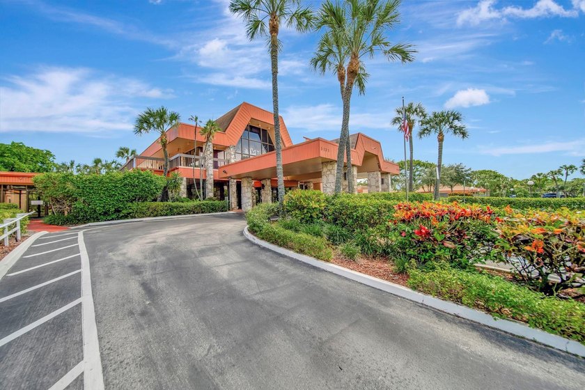 Welcome to the beautiful adult community of Holiday Springs! - photo 40