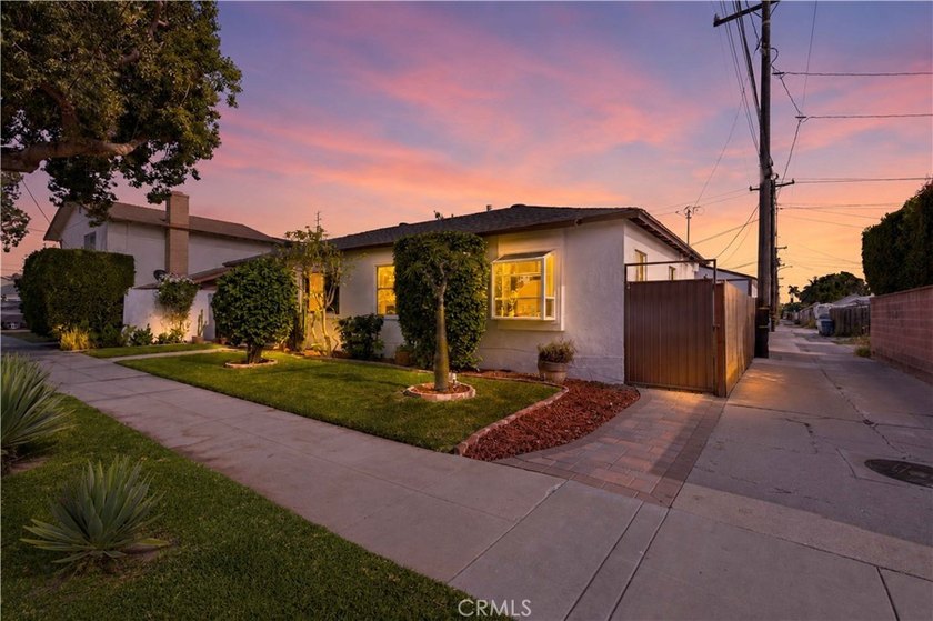 Welcome to 618 W 21st Street, a beautifully upgraded 2-bedroom - photo 4