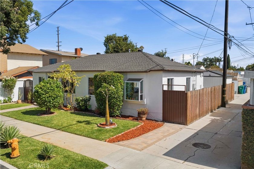 Welcome to 618 W 21st Street, a beautifully upgraded 2-bedroom - photo 6