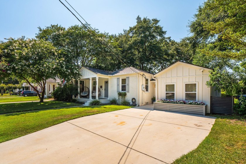Welcome to 29 Campbell Drive, a truly one-of-a-kind designer - photo 8