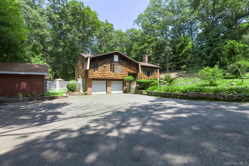 Beautifully updated Hi-Ranch on 1.5 private, park-like acres - photo 2