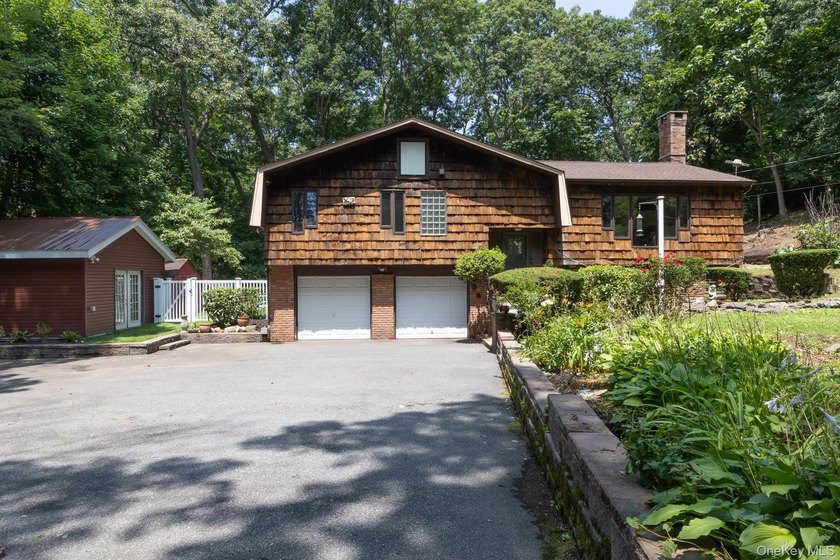 Beautifully updated Hi-Ranch on 1.5 private, park-like acres - photo 4